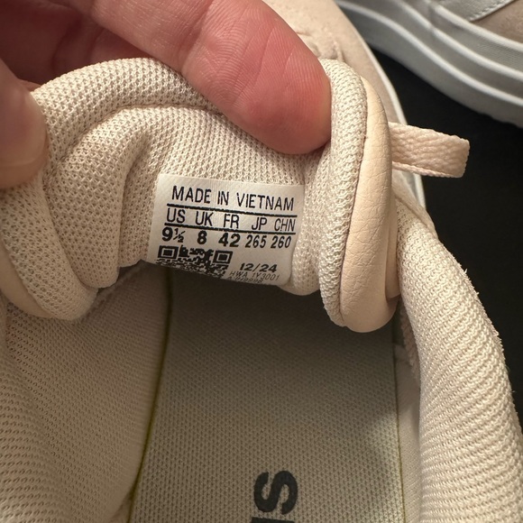 Adidas Women's light Pink Sneakers - NEW - Picture 3 of 7